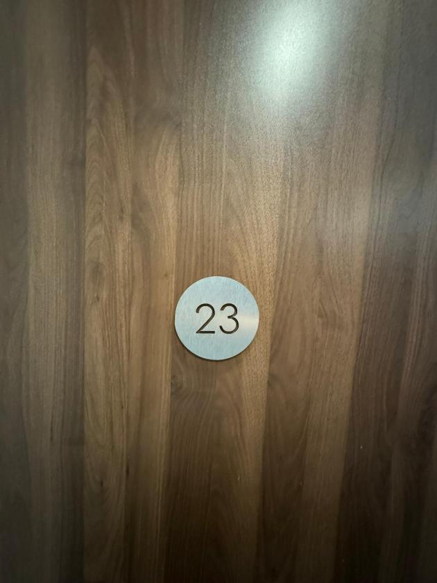 Giường Đơn Trong Phòng Nghỉ Tập Thể Cho Cả Nam Và Nữ