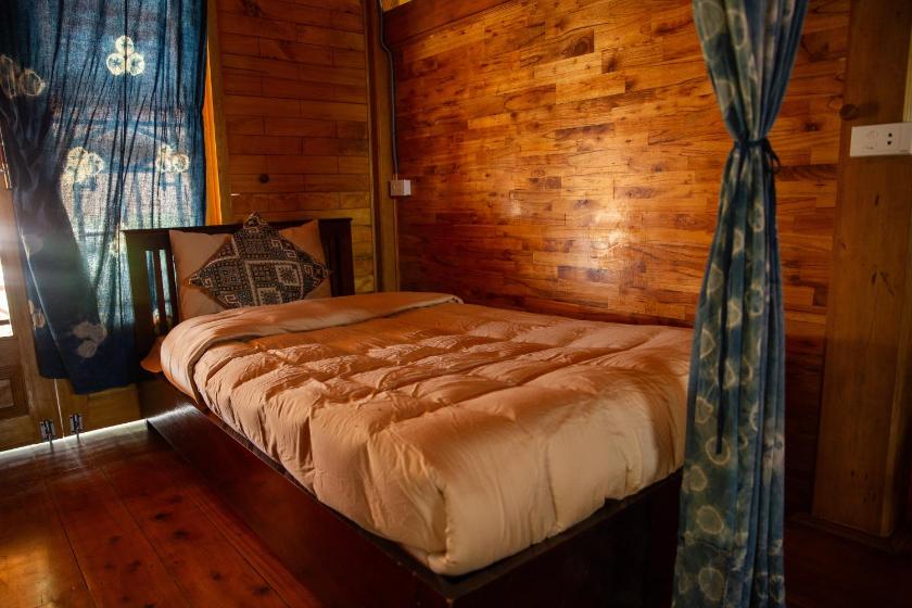 Giường Đơn Trong Phòng Nghỉ Tập Thể Cho Cả Nam Và Nữ