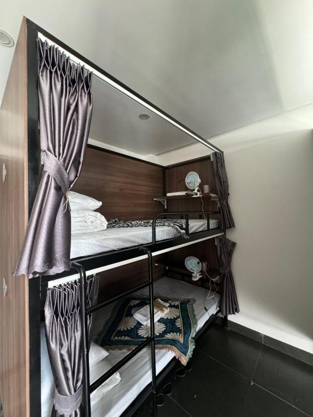 Giường Tầng Trong Phòng Ngủ Tập Thể Cho Nữ 