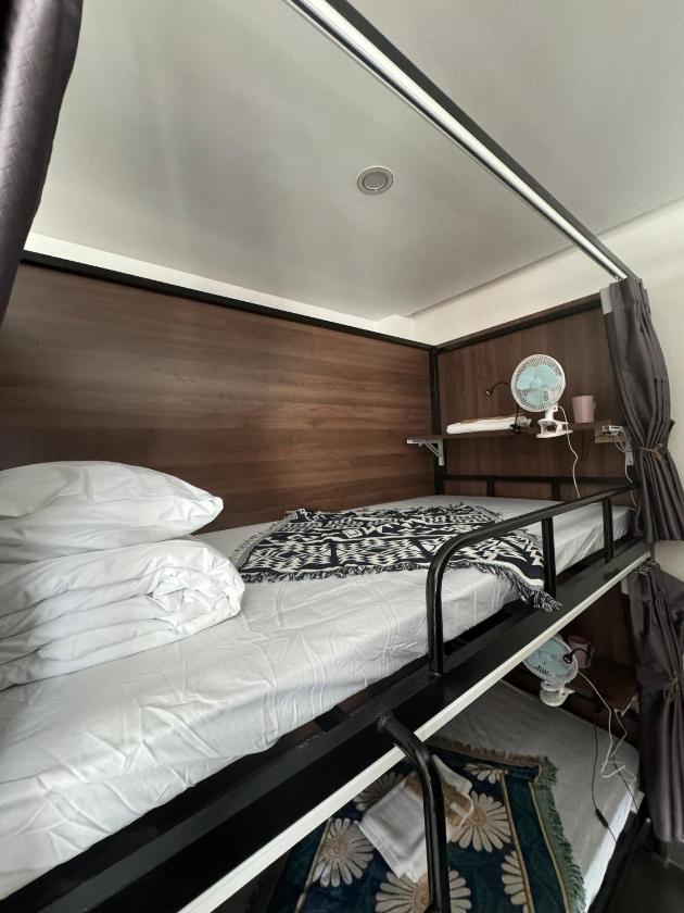 Giường Tầng Trong Phòng Ngủ Tập Thể Cho Nữ 