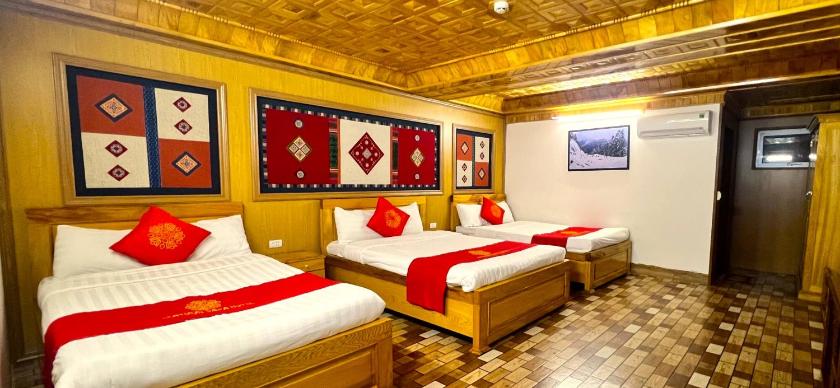 Phòng gia đình với phòng tắm riêng.