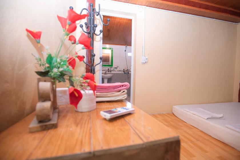 Phòng 4 Người Có Phòng Tắm Riêng