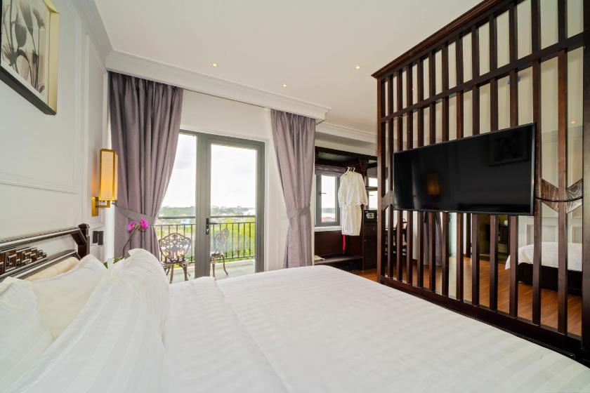 Suite Gia Đình Có Ban Công Và Bồn Tắm