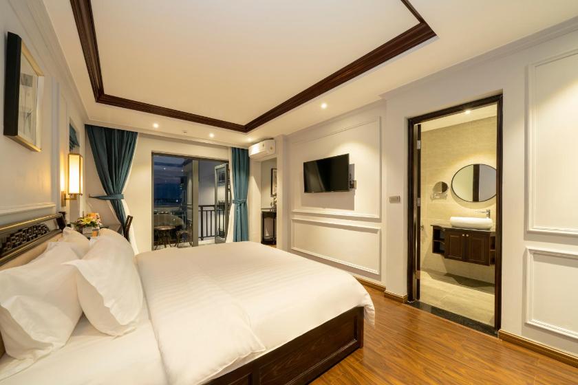Executive Suite River View with Balcony
