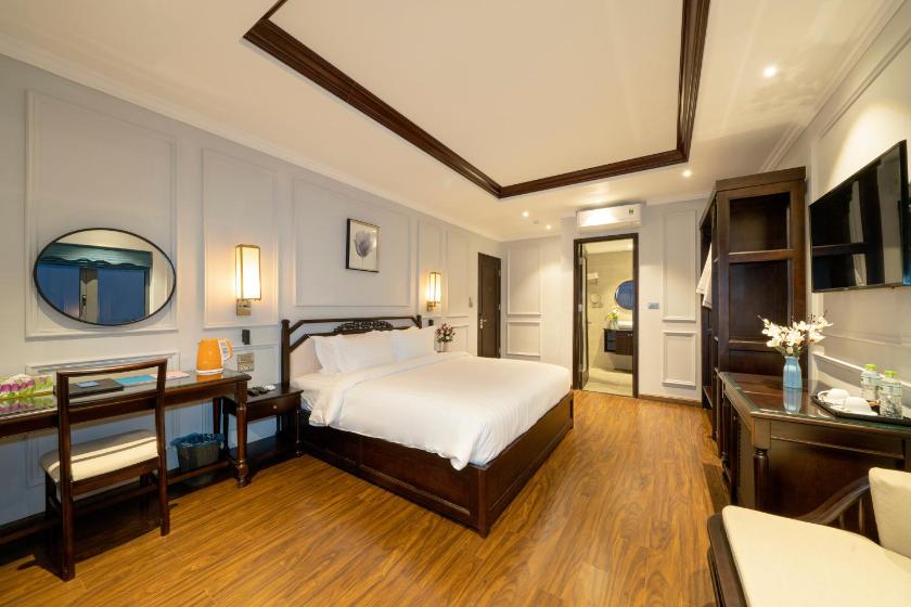 Executive Suite River View with Balcony