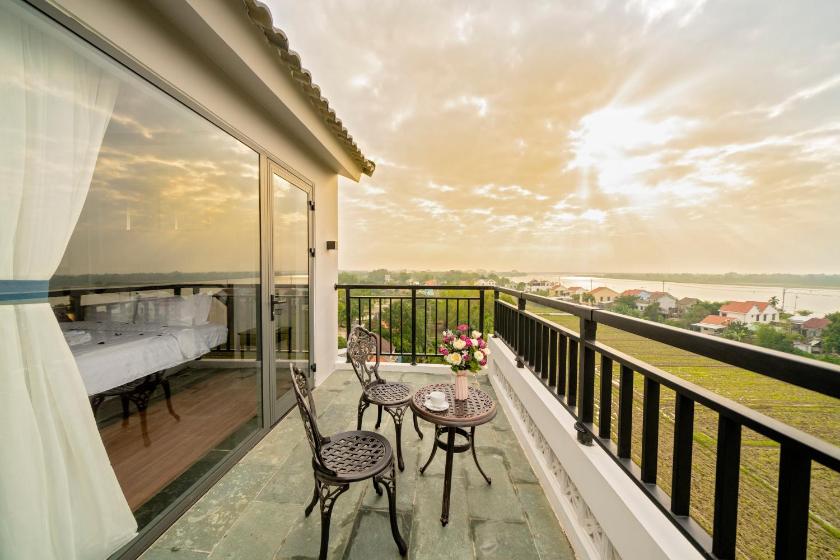 Executive Suite Triple Room with Balcony