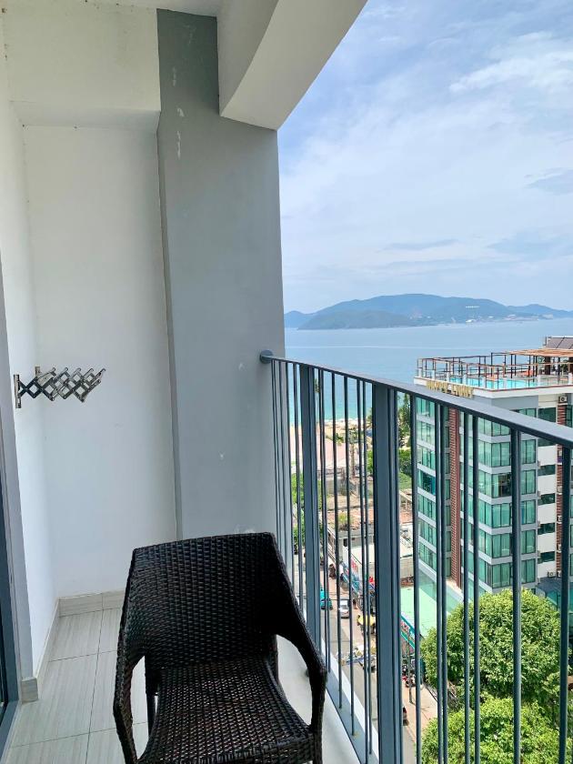 Phòng Deluxe Giường Đôi Nhìn Ra Biển Từ Phía Bên Cạnh