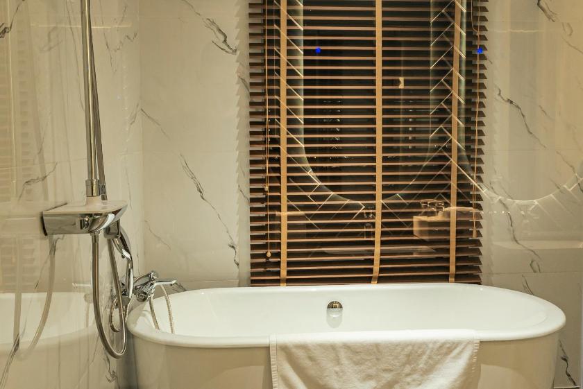 Phòng Premier Giường Đôi Có Ban Công + Xe Đưa Đón Miễn Phí Đến Trung Tâm Thành Phố