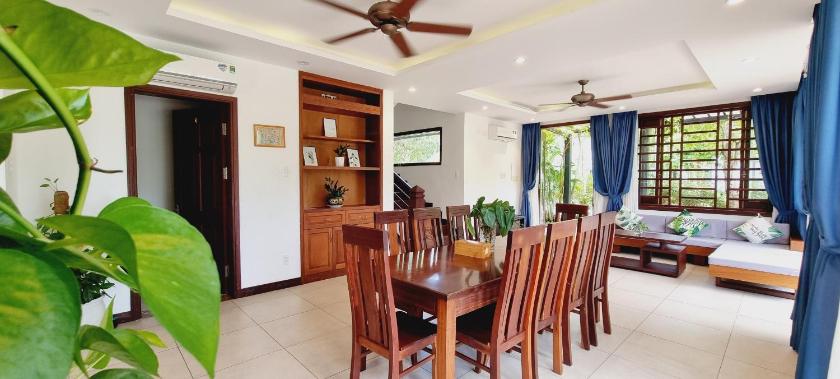 Biệt Thự Nhìn Ra Vườn