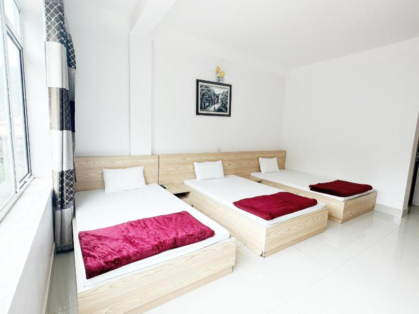 Phòng 3 Người Nhìn Ra Thành Phố