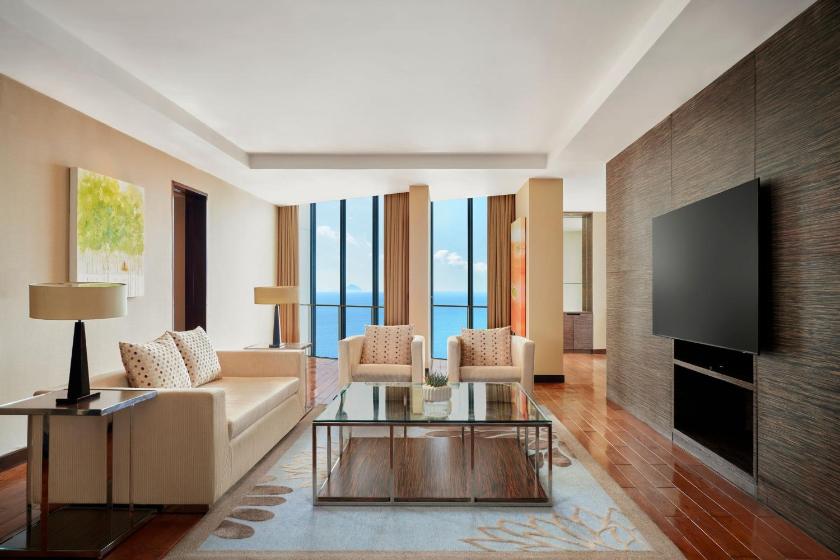 Suite Hạng Tổng Thống Nhìn Ra Biển - Tầng Cao