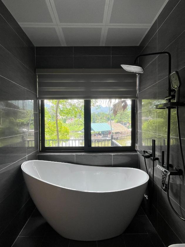 Phòng Có Giường Cỡ King Nhìn Ra Hồ Nước