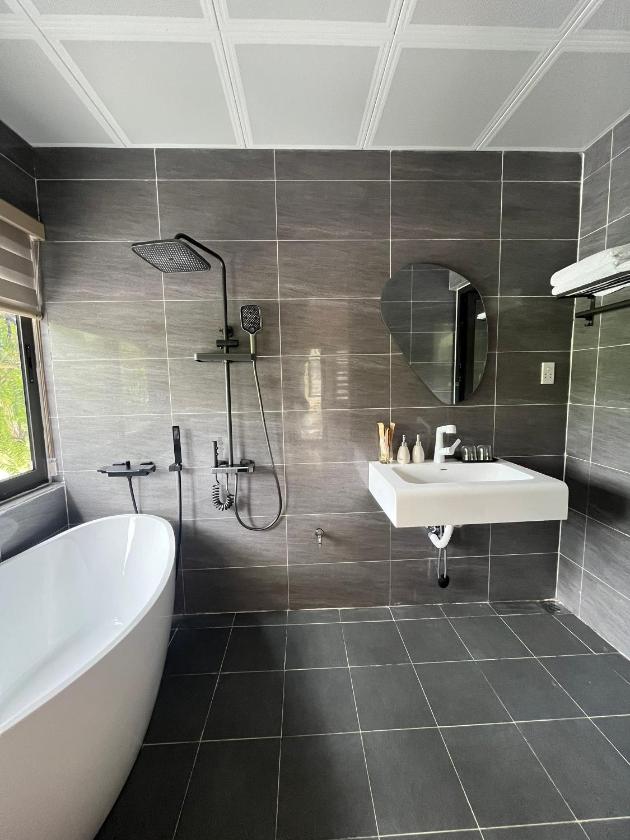 Phòng Có Giường Cỡ King Nhìn Ra Hồ Nước