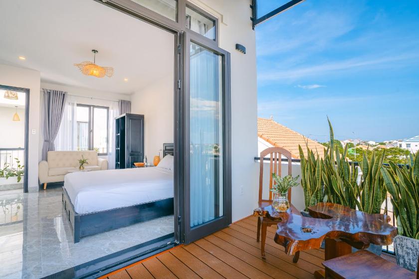 Phòng Deluxe Giường Đôi Có Ban Công