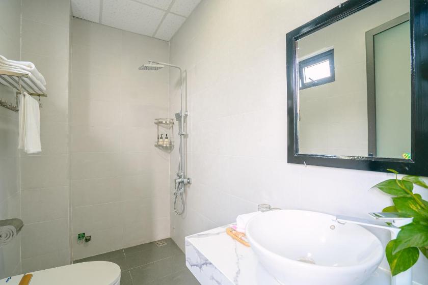 Phòng 3 Người Nhìn Ra Thành Phố