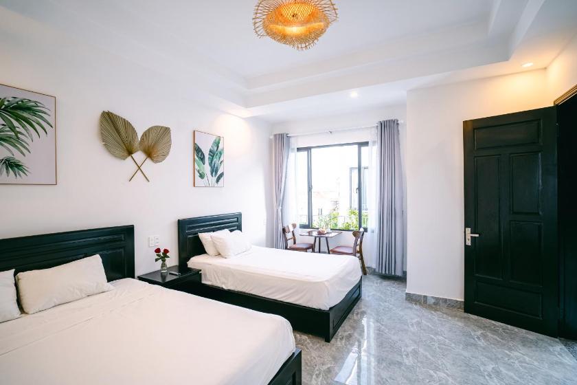 Phòng 3 Người Nhìn Ra Thành Phố