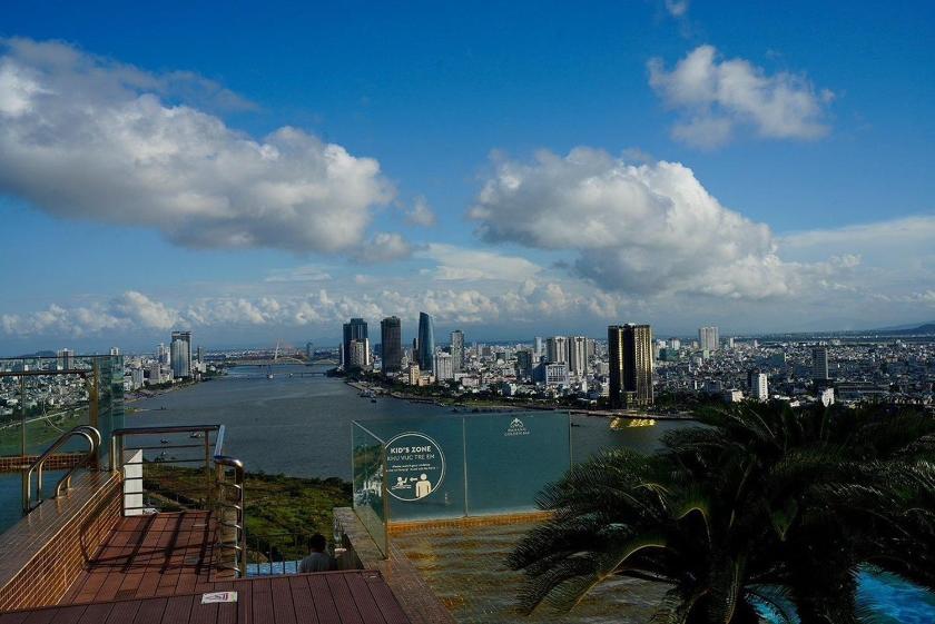 Phòng Deluxe Giường Đôi Có Ban Công