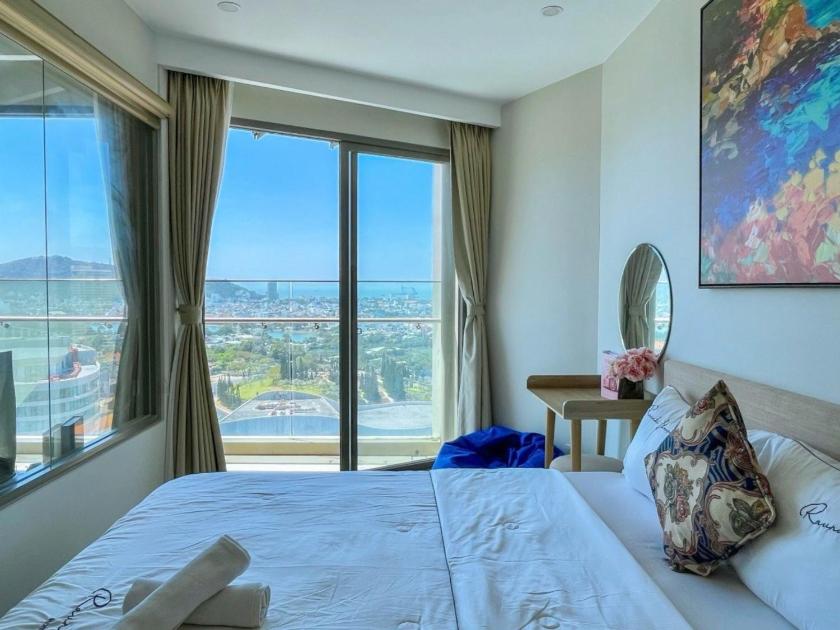 Căn hộ 2 Phòng ngủ có Ban công và Nhìn ra Biển