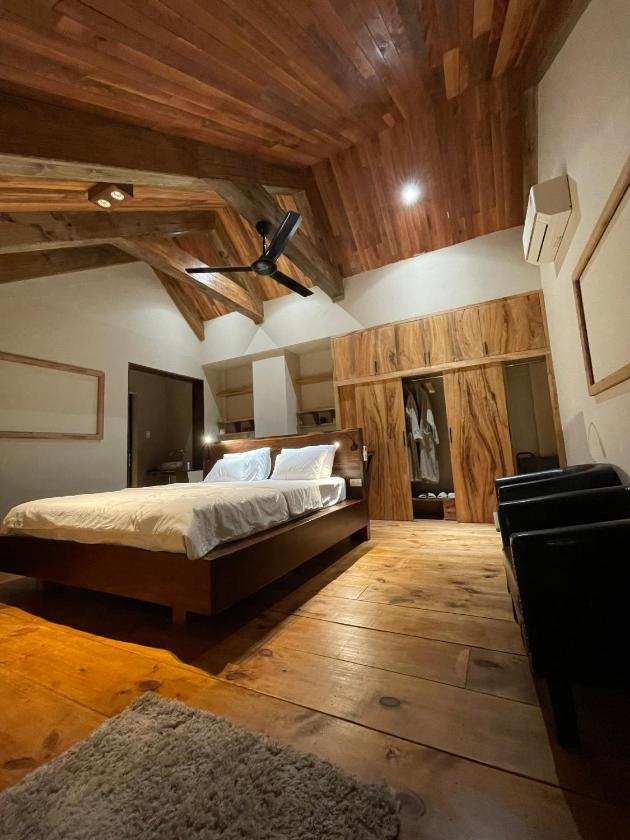 Phòng Có Giường Cỡ King Với Ban Công