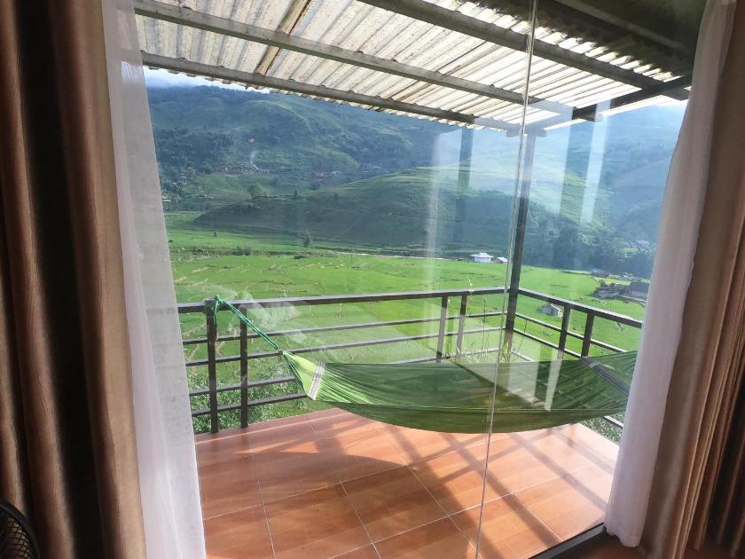 Phòng Deluxe Giường Đôi Có Ban Công