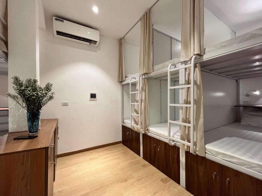 Giường Tầng Trong Phòng Ngủ Tập Thể Cho Nam Và Nữ