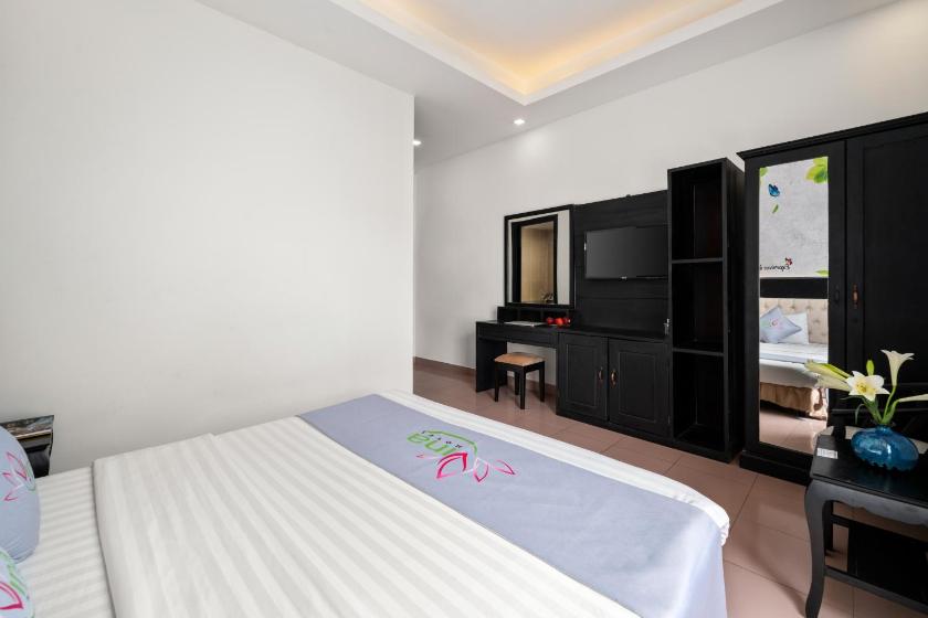 Phòng Deluxe Giường Đôi Có Ban Công