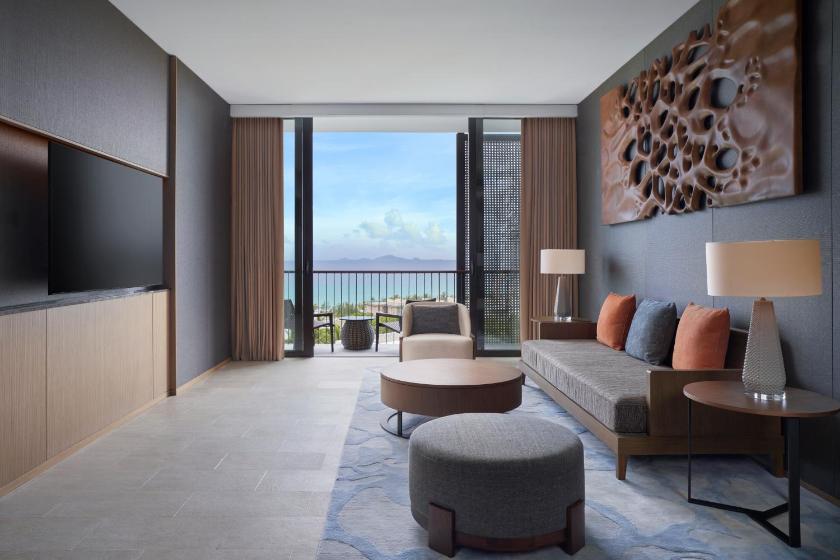 Suite Có Giường Cỡ King Với Ban Công Và Nhìn Ra Biển