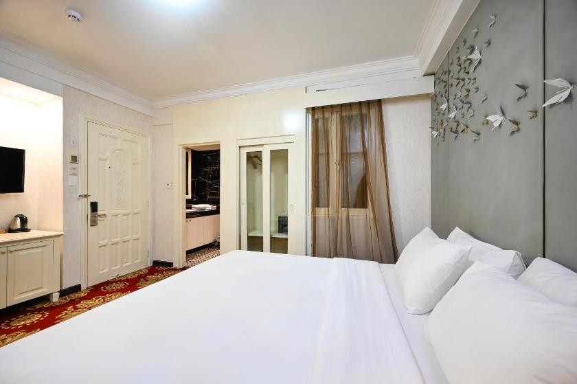 Phòng Deluxe Giường Đôi (Không Cửa sổ)