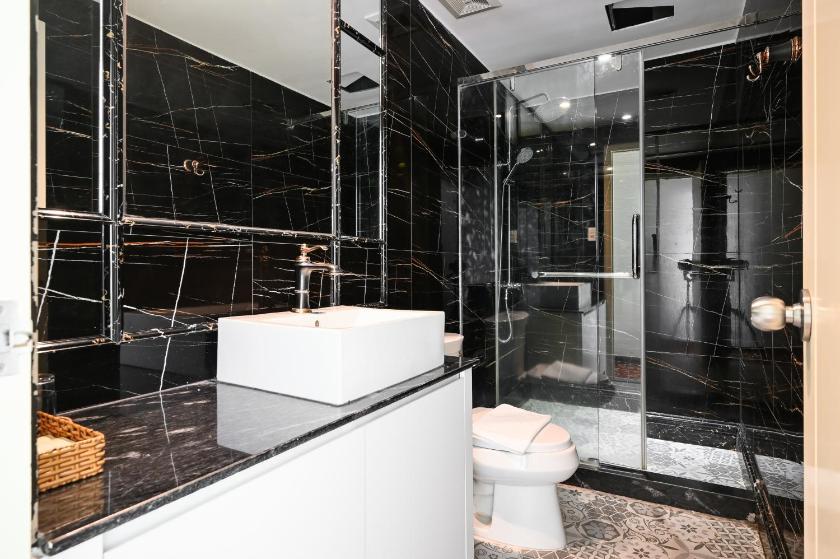 Phòng Deluxe 3 Người (Không có Cửa sổ)