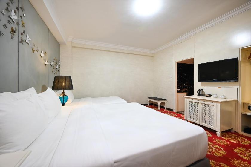 Phòng Deluxe 3 Người (Không có Cửa sổ)