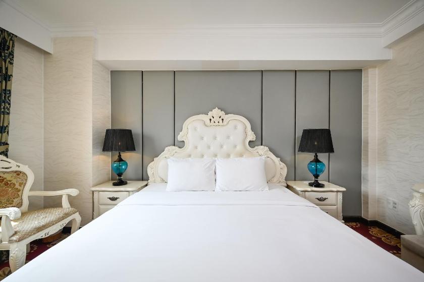 Premier King Room with Street View