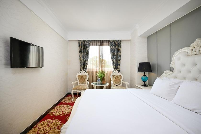 Premier King Room with Street View