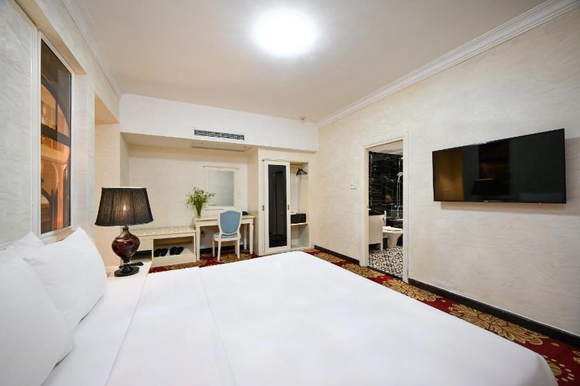 Junior Suite with Bathtub (No Window)