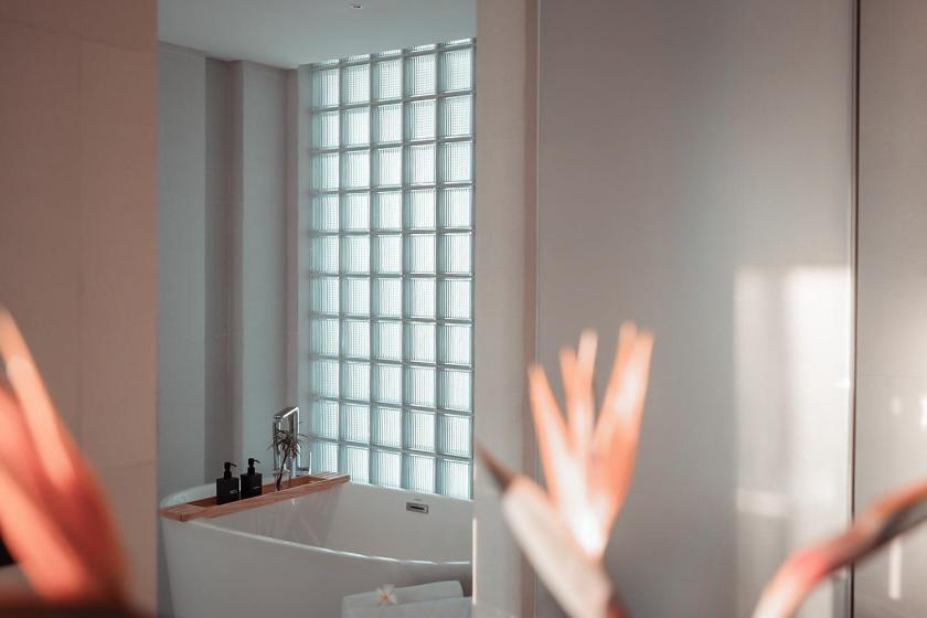 Suite có giường cỡ King với ban công