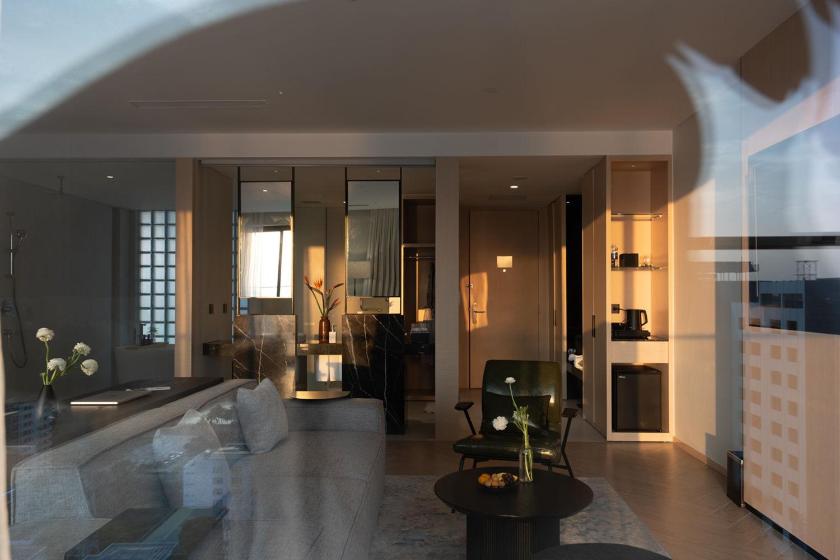 Suite có giường cỡ King với ban công