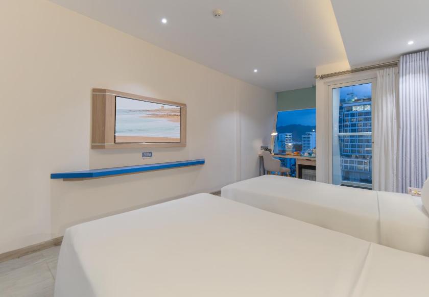 Phòng 2 giường đơn có ban công