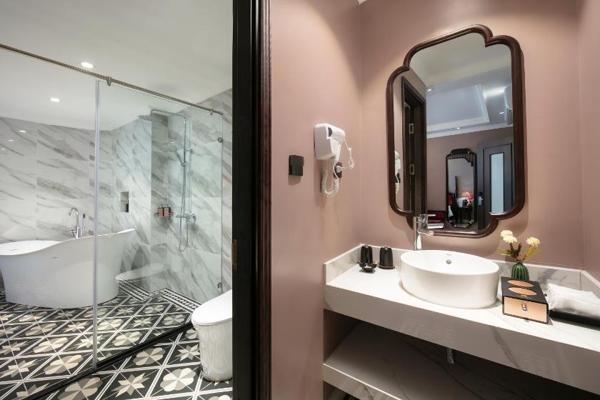 Suite Gia Đình Deluxe