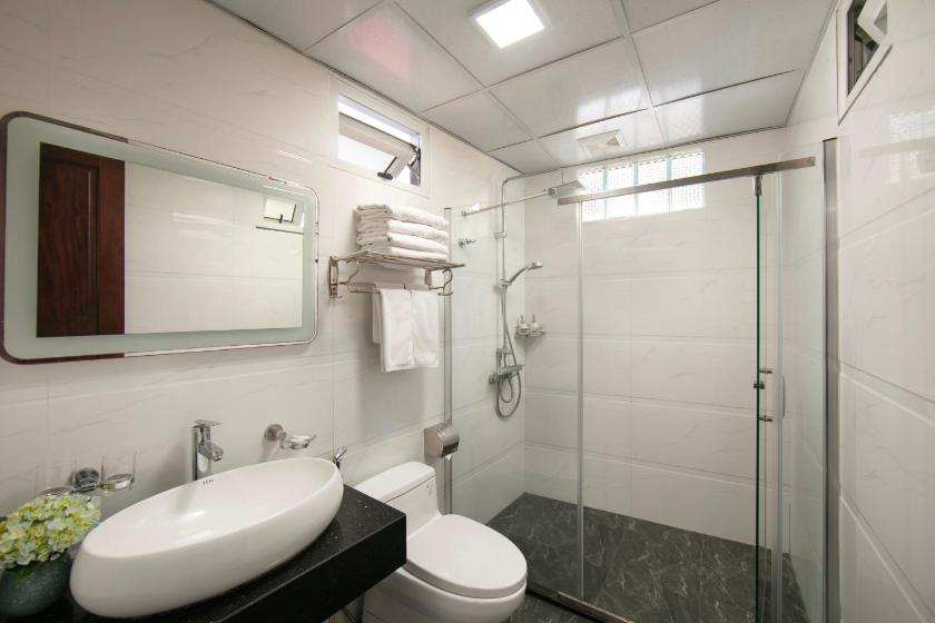 Phòng 3 Người Nhìn Ra Thành Phố