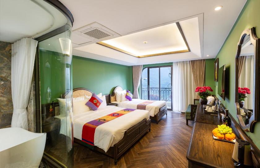 Phòng 3 Người Nhìn Ra Núi