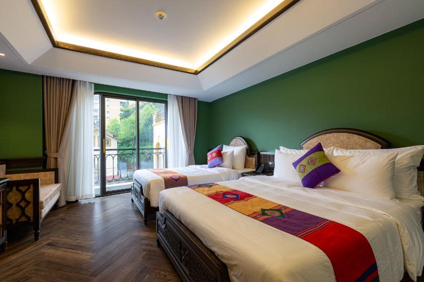 Phòng 3 Người Nhìn Ra Thành Phố