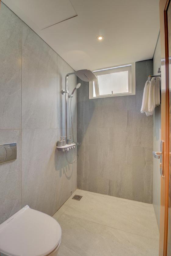 Phòng có giường cỡ King nhìn ra cảnh núi non