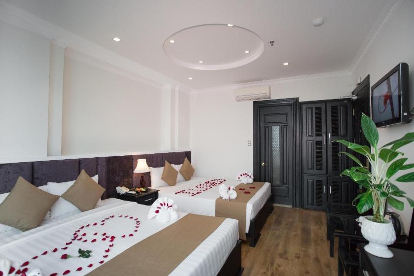 Phòng 3 Người Nhìn Ra Thành Phố