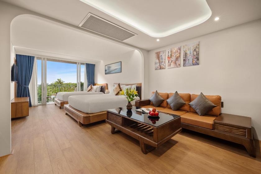 Family Studio with Balcony and Bathtub