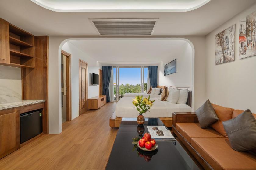 Family Studio with Balcony and Bathtub