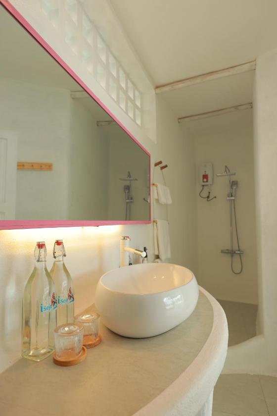 Phòng Giường Đôi Nhìn Ra Hồ Bơi