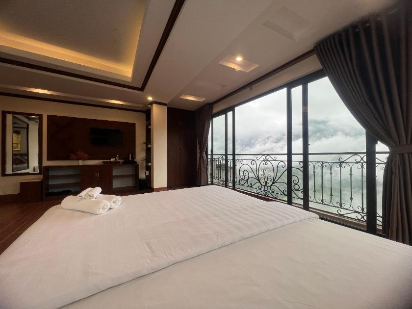 Phòng 3 Người Nhìn Ra Núi