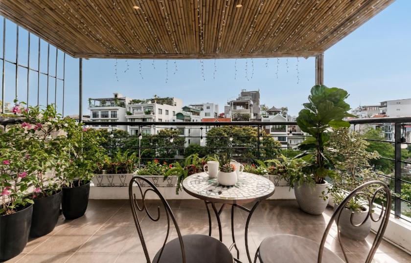 Studio Nhìn ra hồ