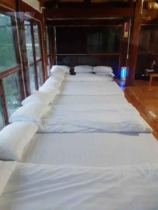 Phòng Ngủ Tập Thể Cho Cả Nam Và Nữ