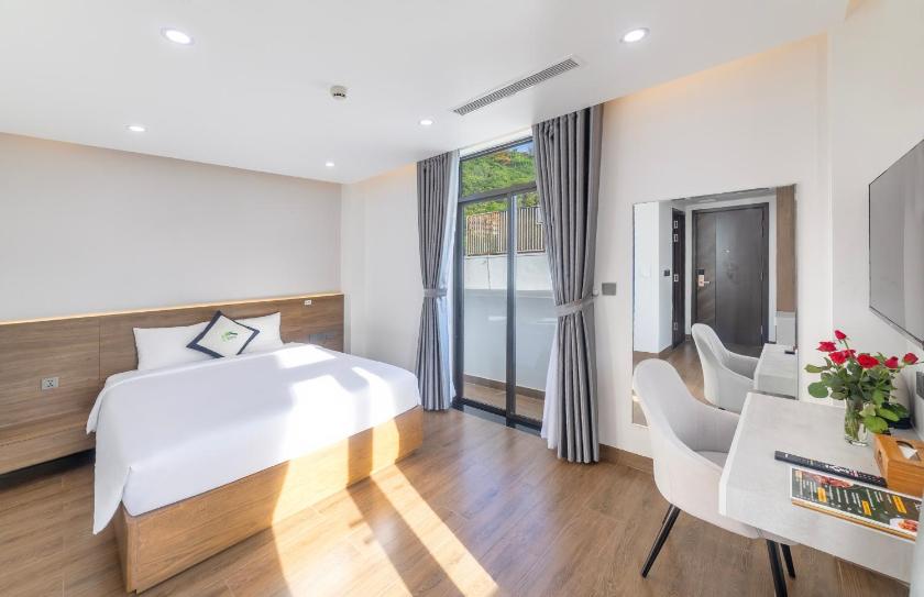 Phòng Deluxe Giường Đôi Có Ban Công