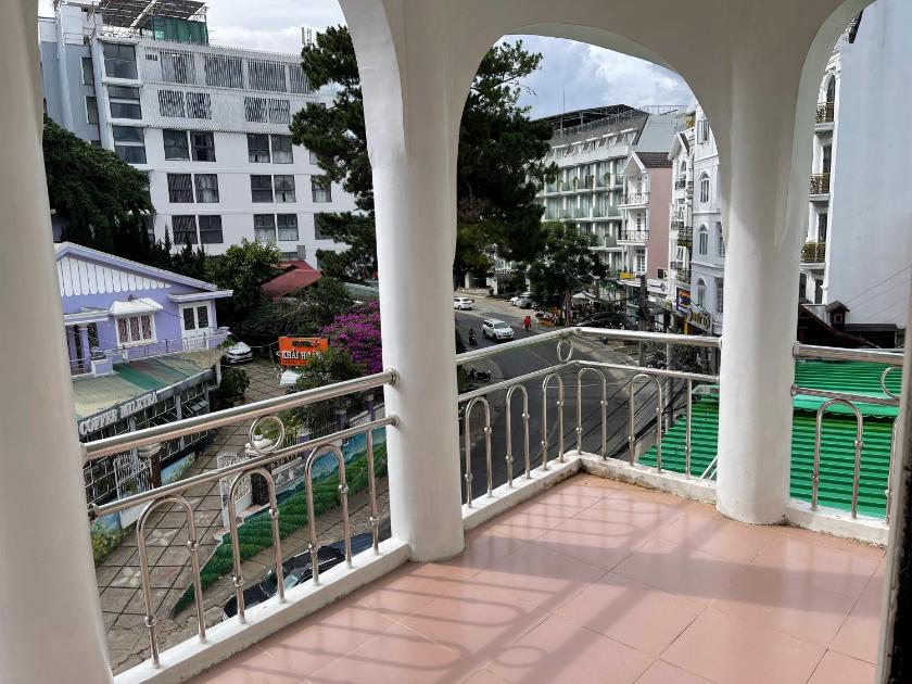 Phòng Giường Đôi Có Ban Công (2 Người Lớn + 1 Trẻ Em)